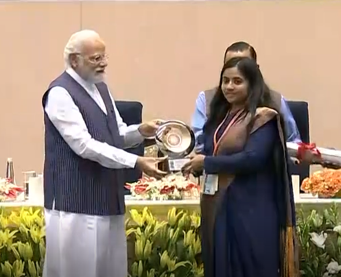 आईएएस अफसरों को प्रधानमंत्री नरेंद्र मोदी सम्मानित किया
