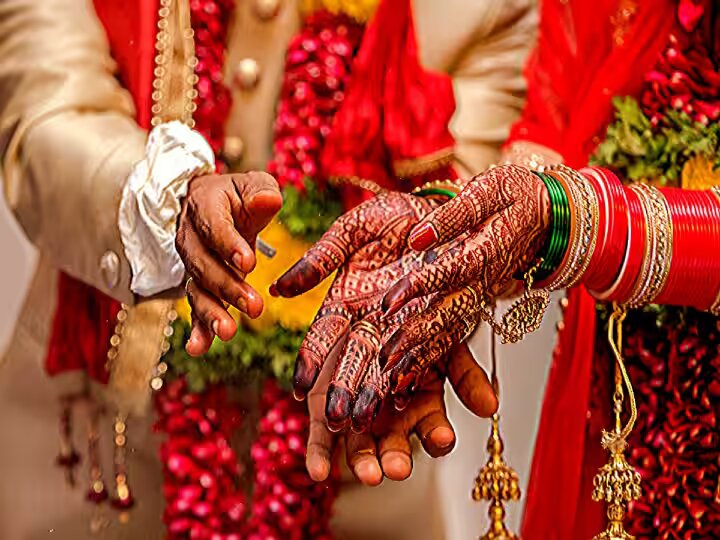  परंपरागत रीति रिवाज के साथ विवाह की सभी रस्में पूरी कराई गईं