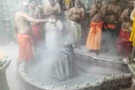 ujjain, Devotees, visit Bhasma Aarti 