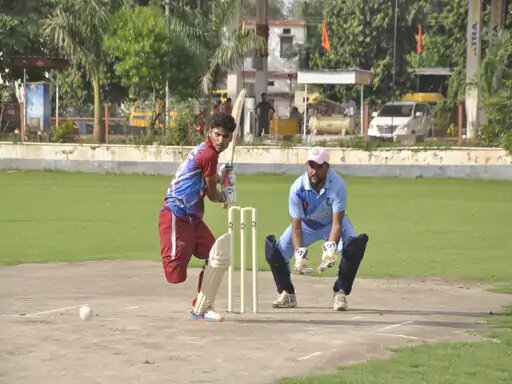 क्रिकेट मैदान पर दिव्यांग क्रिकेट प्रतियोगिता के दो मैच खेले गए हैं