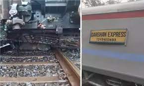 ratlam,Darshan Express train ,engine derails