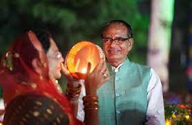 bhopal, Karva Chauth , worshiping the moon