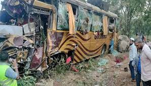 indore,Bus ,Ahmedabad collides 