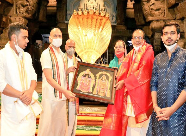 bhopal,Shivraj ,visited Tirupati Balaji ,with family ,saw Lord Ventkeshwar
