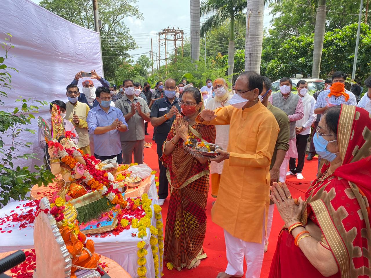 bhopal, CM Shivraj ,performs Ganesh immersion, Anant Chaturdashi ,with family