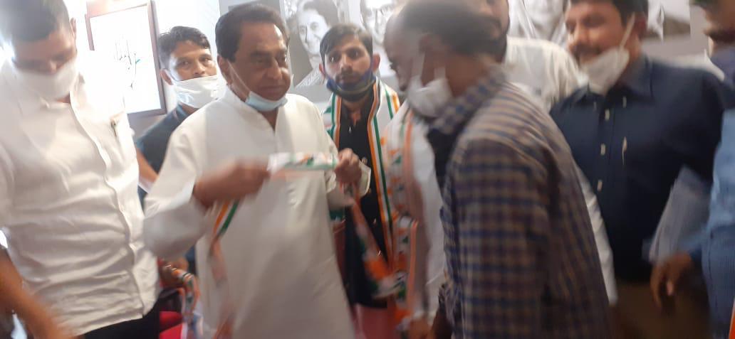 bhopal,Give befitting reply, BJP  formed , government by bargaining,Kamal Nath