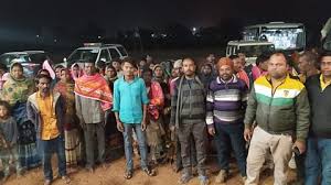 bhopal, Solapur, administration freed ,52 workers, hostage harvest, CM congratulates 