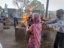 ujjain, 80 year old sister ,cremated old brother