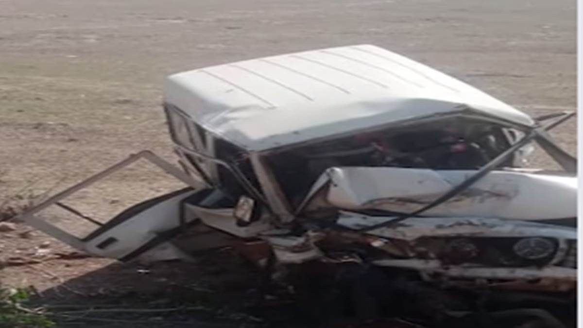 yikamgarh, Bolero vehicle collided ,five people died