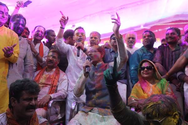 bhopal, Holi colors scattered ,Chief Minister