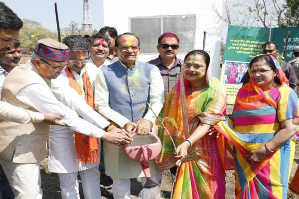 bhopal, Chief Minister , planted saplings 