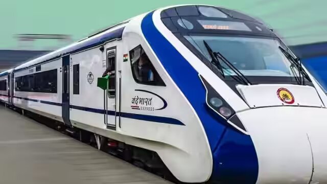 वंदे भारत ट्रेन को हरी झंडी 