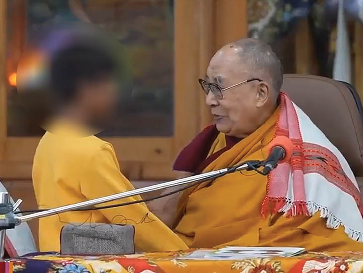 आध्यात्मिक गुरु दलाई लामा ने सोमवार को माफी मांग ली