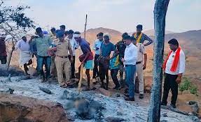 badwani, Three children burnt , spark of the stove