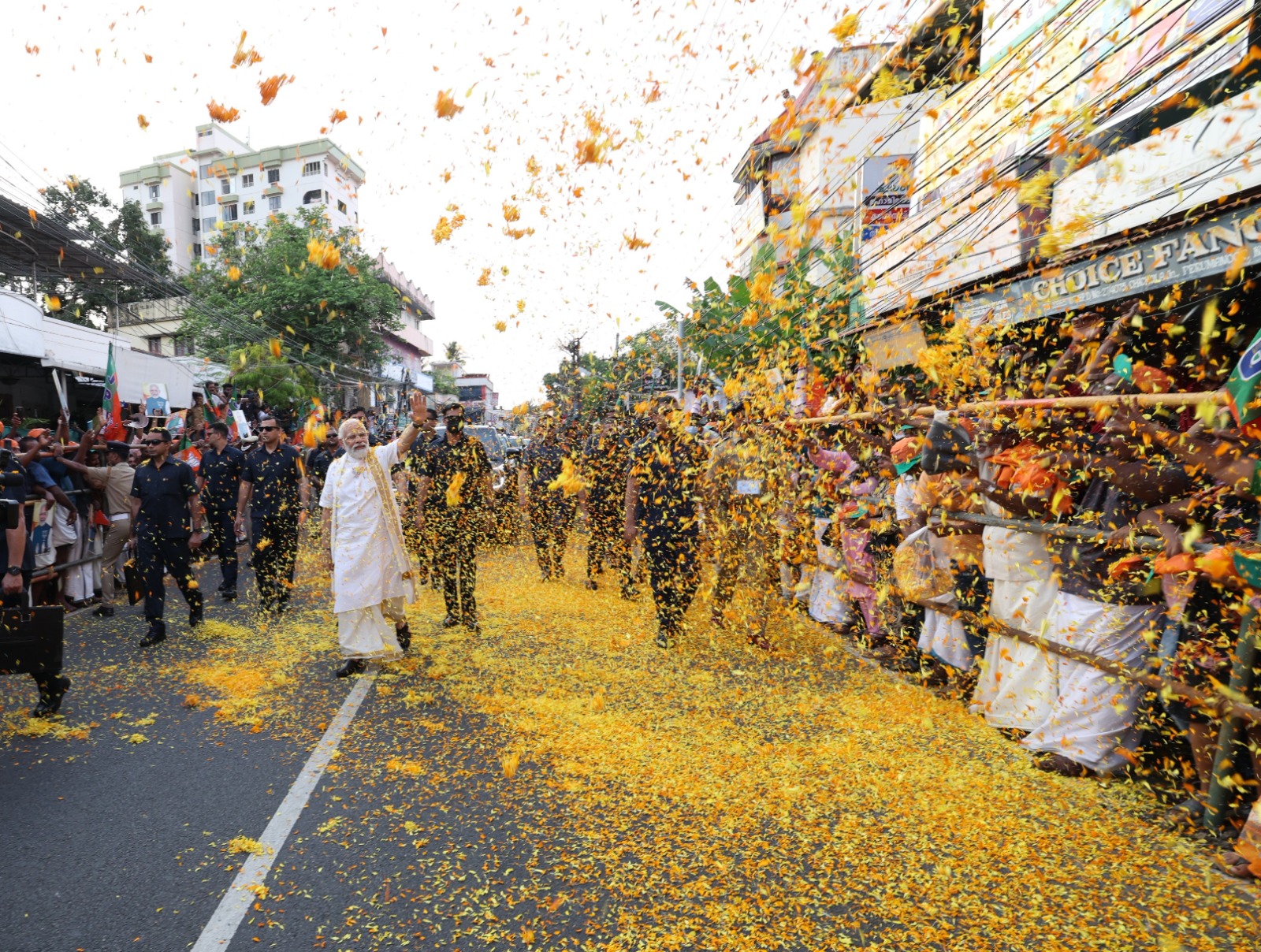 वाटर मेट्रो सर्विस का उद्घाटन किया