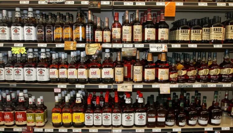अवैध शराब बेचने का धंधा जारी है