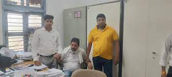 raisen, Tehsil office arrested ,taking bribe 