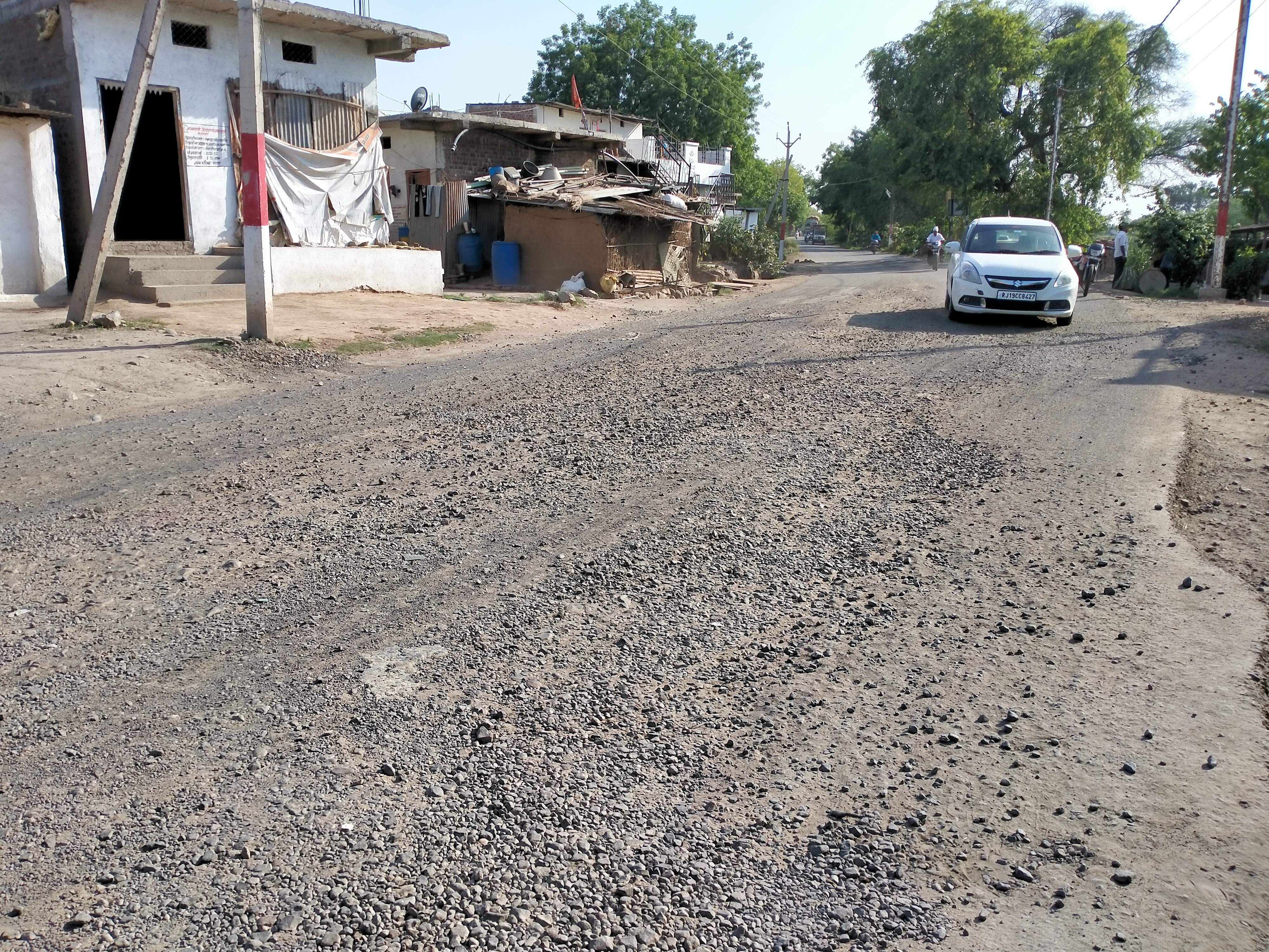  रिन्युअल का काम पूरा हुए महीनाभर भी नहीं हुआ है