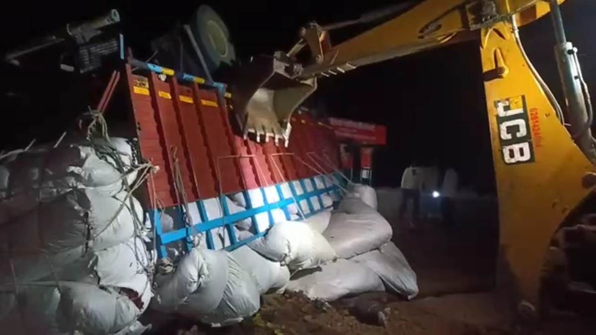 khandwa,Three laborers died , Eicher truck 