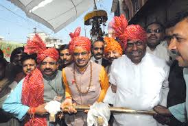  कजलीखेड़ा तक लो फ्लोर बस