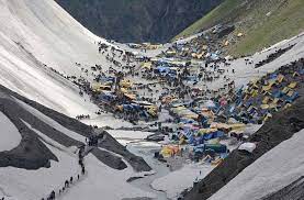 पहलगाम और बालटाल दोनों रूट पर अमरनाथ यात्रा रोक दी गई 