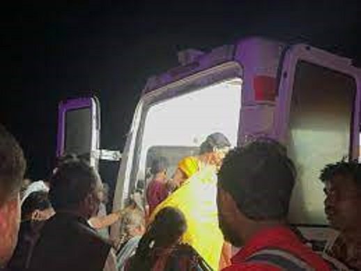 indore,  truck-bus collision , Bherughat