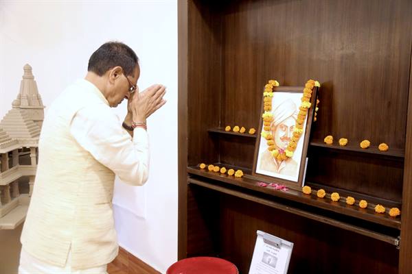 मुख्यमंत्री चौहान ने अमर शहीद मंगल पाण्डे की जयंती पर किया नमन