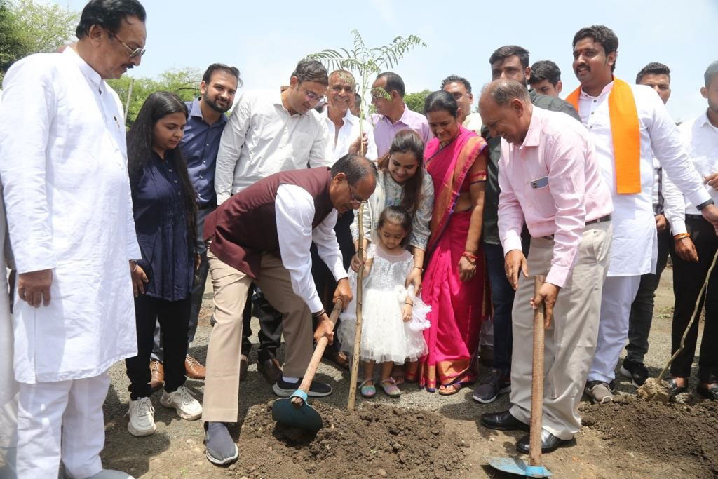 अनायका का नाम उनकी स्मरण शक्ति के लिए इंडिया बुक ऑफ रिकॉर्ड्स में दर्ज है