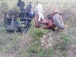 agarmalwa, Two youths died ,tractor full of bars