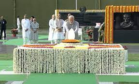 PM नरेंद्र मोदी ने सदैव अटल स्मृति स्थल जाकर वाजपेयी को श्रद्धांजलि अर्पित की