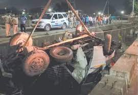 ujjain, Pickup fell , Kshipra river, one dead