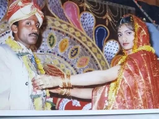 रामजी और  रोशनी की शादी  2002  में हुई