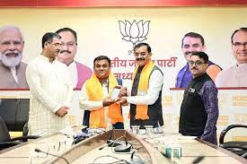 bhopal, Ajay Dhawale, joins BJP