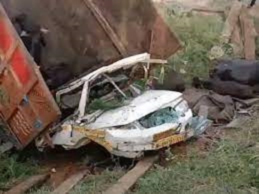 shivpuri, Pickup vehicle ,overturned down 