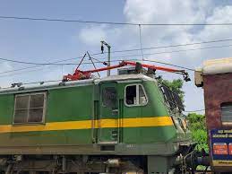 bhopal, OHE line fell , Bilaspur-Bhopal Express 