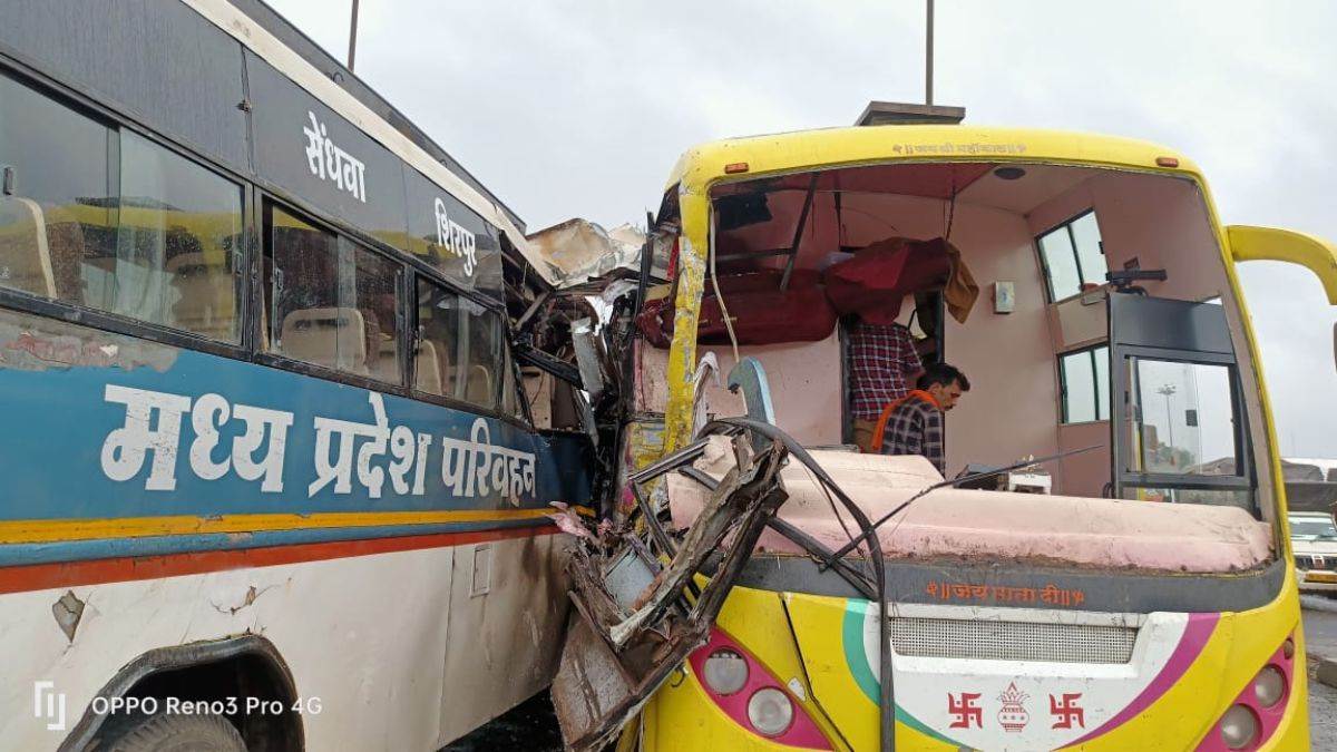 badwani, Head-on collision ,Agra Mumbai National Highway