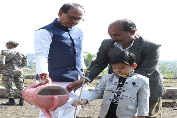 bhopal, Chief Minister , planted saplings 