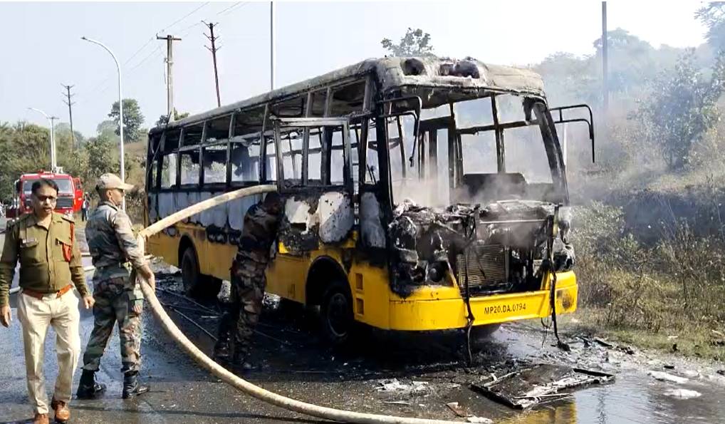 jabalpur, Fire breaks out , school bus 