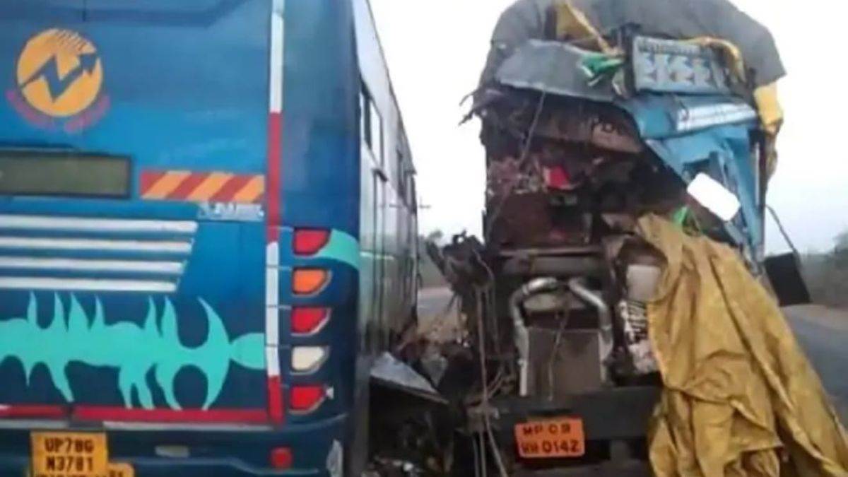 khandwa,Direct collision ,one passenger died