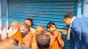 kolkata, 12 arrested , attack on sadhus 