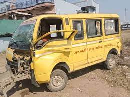 agarmalwa, School vehicle ,12 children injured