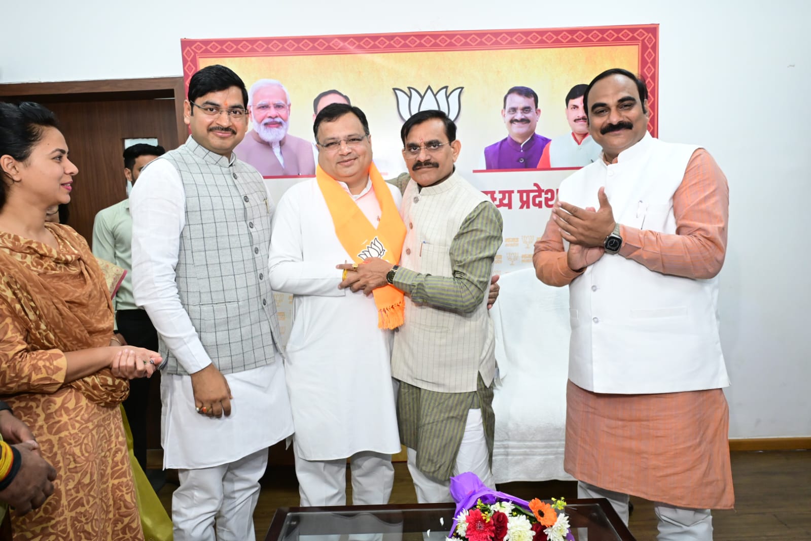 bhopal, Ajay Yadav ,joins BJP
