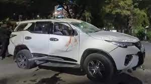 bhopal, massive head-on collision, two cars 