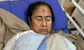kolkata, Mamata Banerjee, suffered serious forehead injury