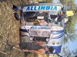 Barwani, Bus overturned, one dead