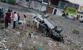 shajapur,  female devotee died , car overturning