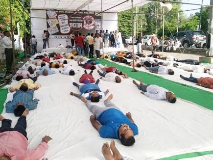 कांग्रेस ने किया शवासन