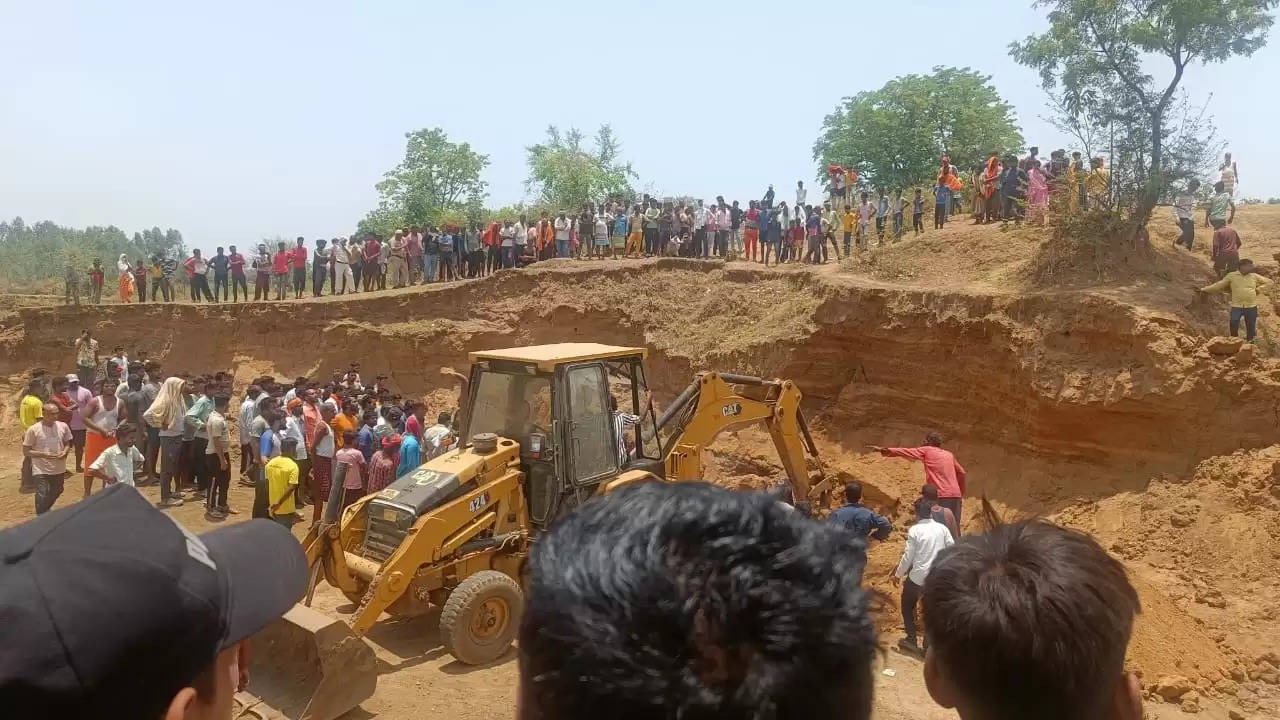 jabalpur, Sand mine ,collapses 