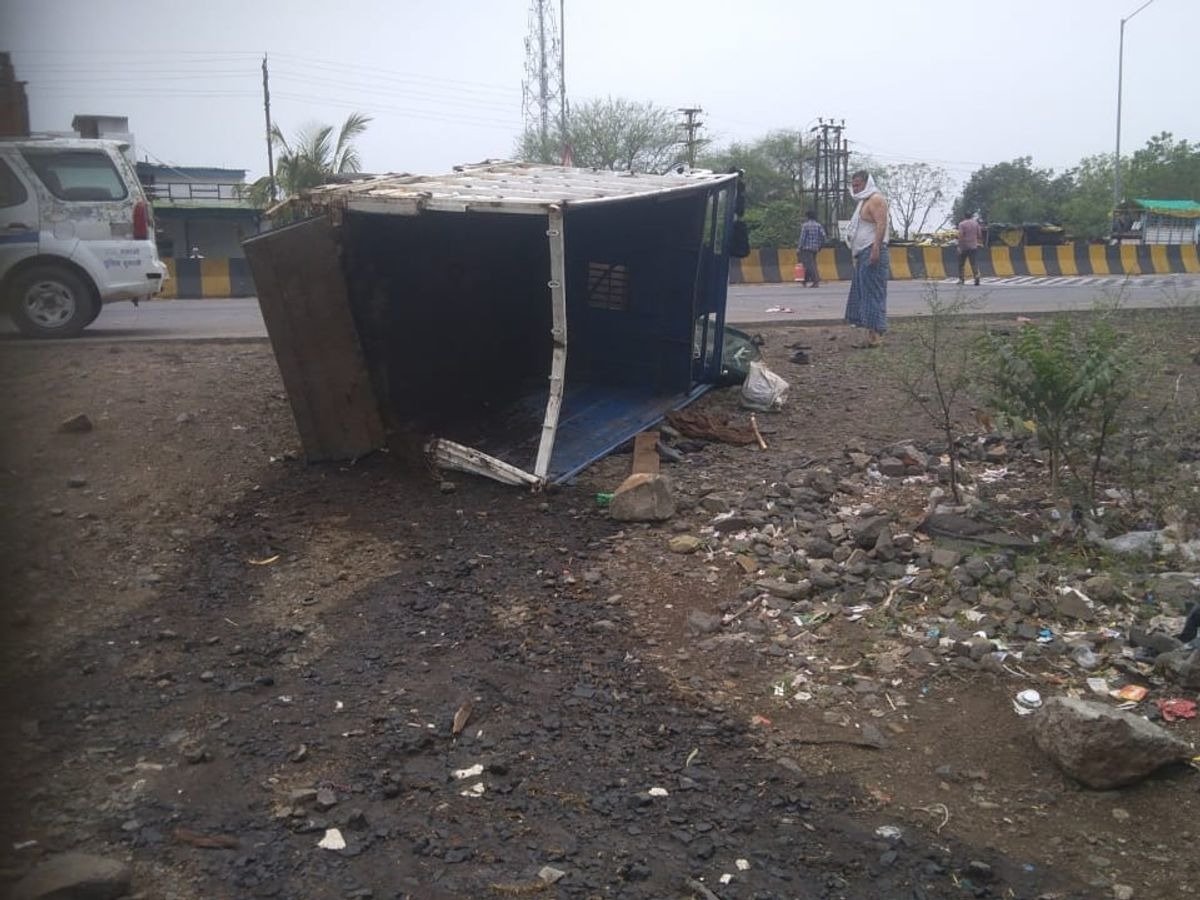 shajapur, Truck hits pickup , one dead