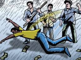 chatarpur, Miscreants beat , paying money